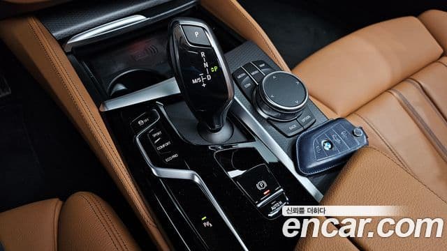 BMW 5 Series 2022 — Photo 9/36
