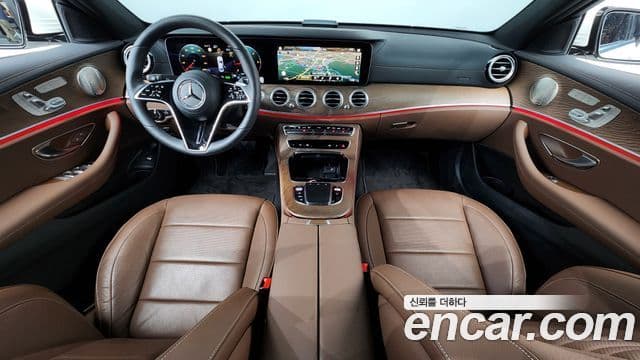 Mercedes-Benz E-Class 2023 — ფოტო 7/20