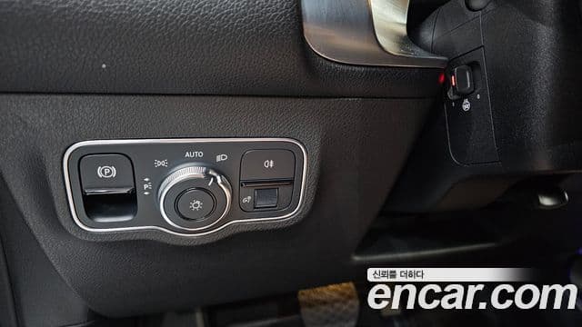 Mercedes-Benz GLB-Class 2021 — ფოტო 17/20