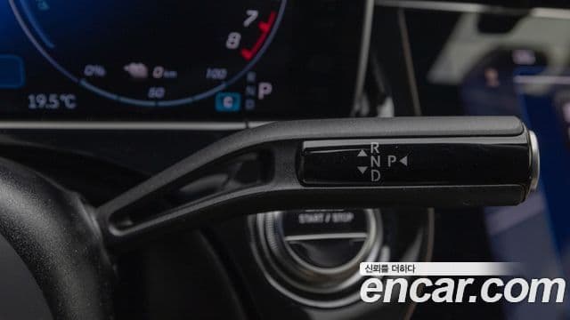 Mercedes-Benz E-Class 2025 — Фото 17/20