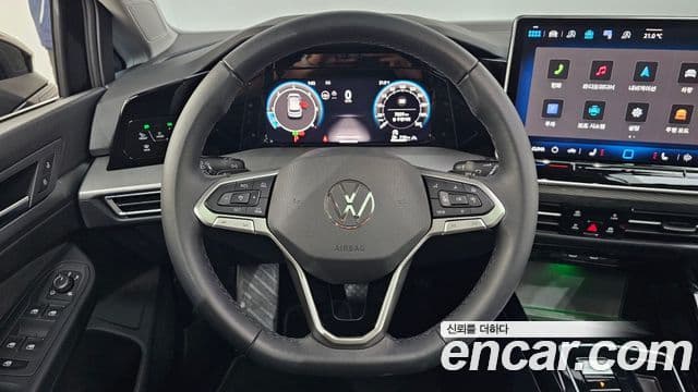 Volkswagen Golf 2025 — ფოტო 12/20