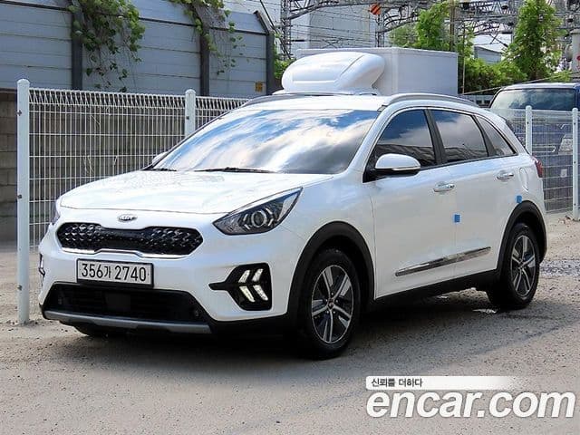 Kia Niro 2021 — Фото 1/20