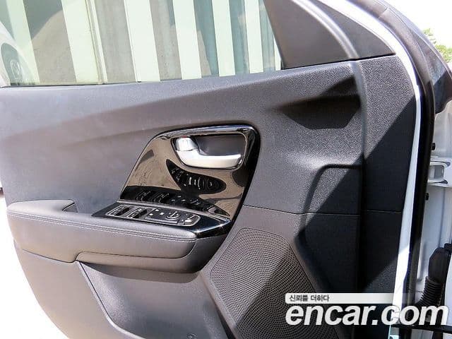 Kia Niro 2021 — Фото 11/20
