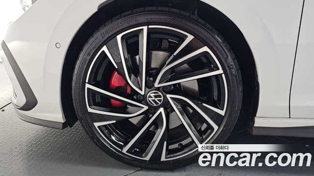 Volkswagen Golf 2024 — ფოტო 5/20