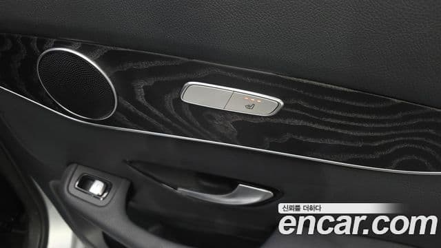 Mercedes-Benz GLC-Class 2019 — Şəkil 19/20