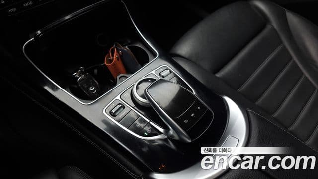 Mercedes-Benz GLC-Class 2018 — Şəkil 17/20
