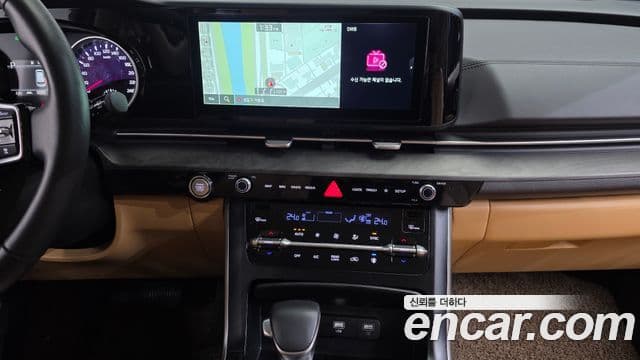 Kia Carnival 2023 — ფოტო 15/20