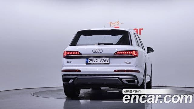 Audi Q7 2023 — Фото 4/20