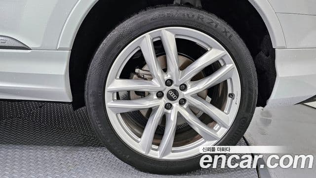 Audi Q7 2023 — ფოტო 20/33