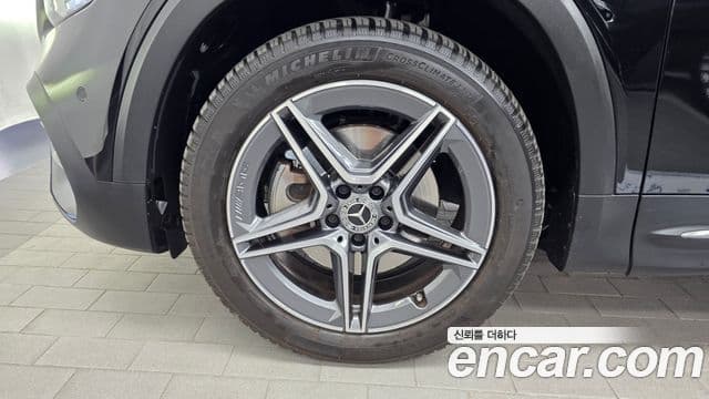 Mercedes-Benz GLB-Class 2023 — ფოტო 4/20