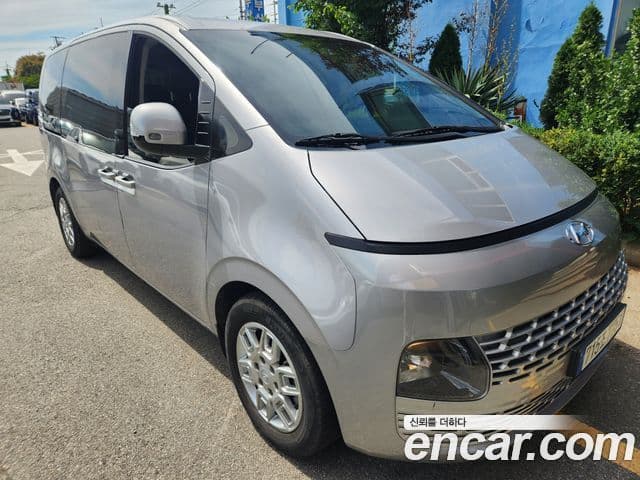 Hyundai Staria 2023 — ფოტო 2/20