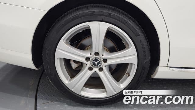 Mercedes-Benz E-Class 2018 — ფოტო 5/20