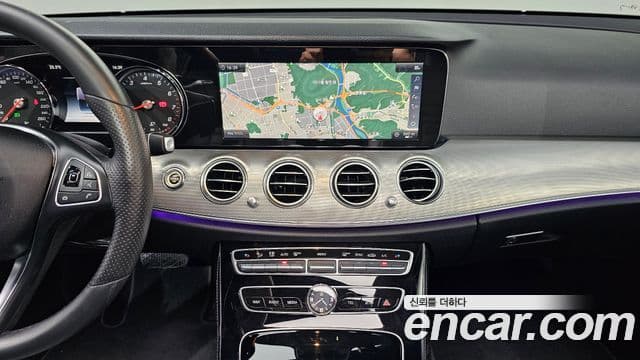 Mercedes-Benz E-Class 2018 — ფოტო 13/20