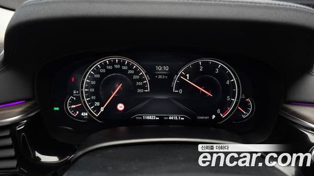 BMW 5 Series 2018 — ფოტო 8/20
