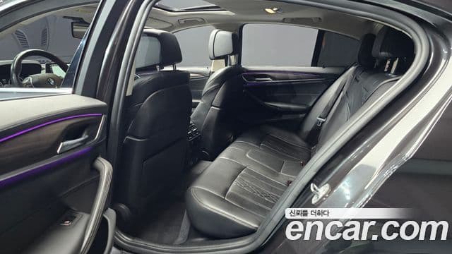 BMW 5 Series 2018 — ფოტო 12/20