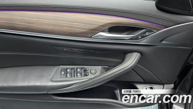 BMW 5 Series 2018 — Photo 23/32