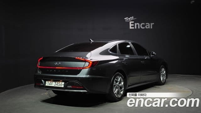 Hyundai Sonata 2019 — ფოტო 2/20