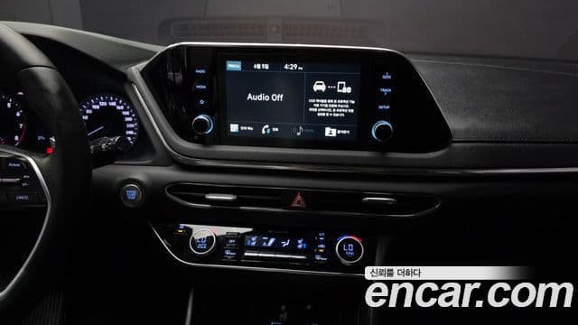 Hyundai Sonata 2019 — ფოტო 14/20