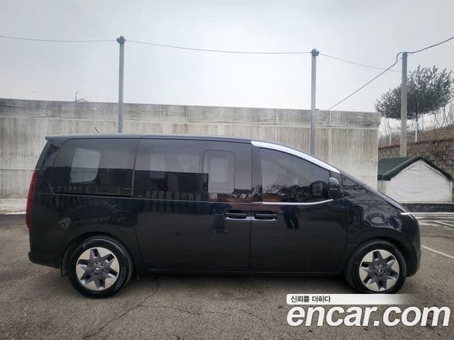 Hyundai Staria 2021 — ფოტო 2/20