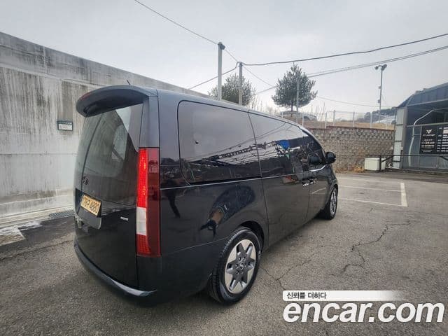 Hyundai Staria 2021 — ფოტო 3/20
