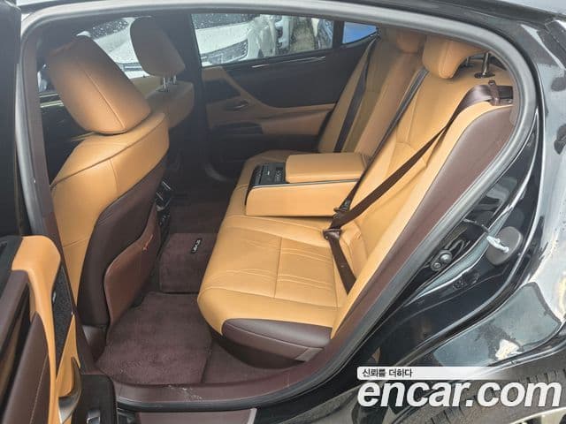 Lexus ES300h 2021 — Şəkil 5/8