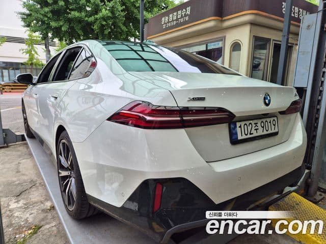BMW 5 Series 2023 — ფოტო 2/20