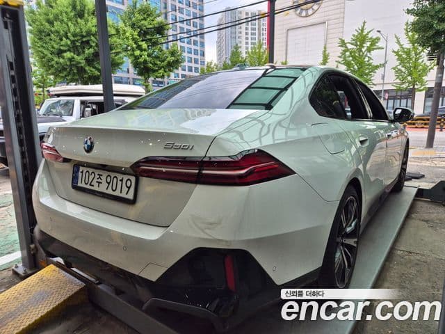 BMW 5 Series 2023 — ფოტო 3/20