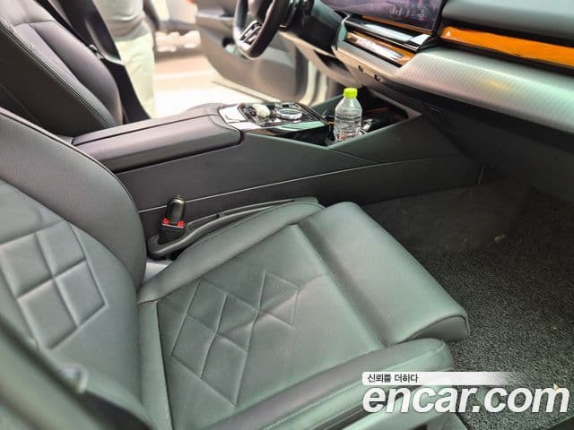 BMW 5 Series 2023 — ფოტო 12/20