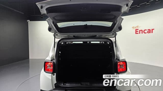Jeep Renegade 2021 — Şəkil 29/33