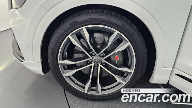 Audi SQ8 2021 — Photo 2/20
