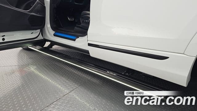 Audi SQ8 2021 — Photo 4/20