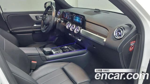 Mercedes-Benz GLB-Class 2021 — Фото 8/17