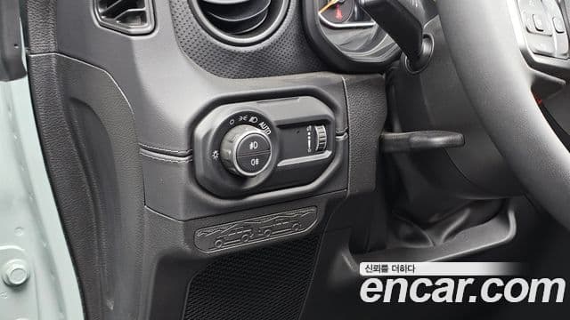 Jeep Wrangler 2024 — ფოტო 13/20