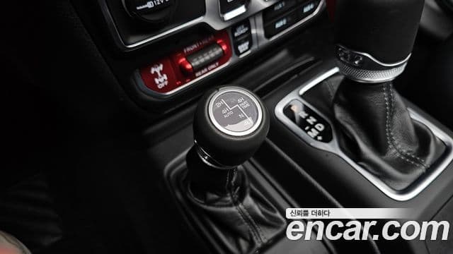 Jeep Wrangler 2024 — ფოტო 19/20