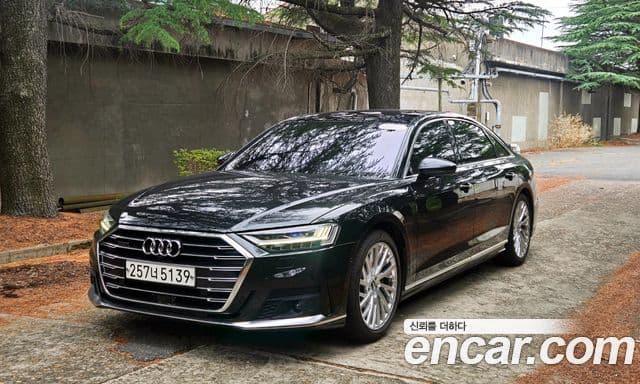 Audi A8 2020 — Фото 2/20