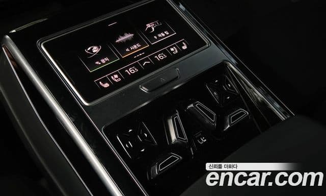 Audi A8 2020 — Фото 17/20