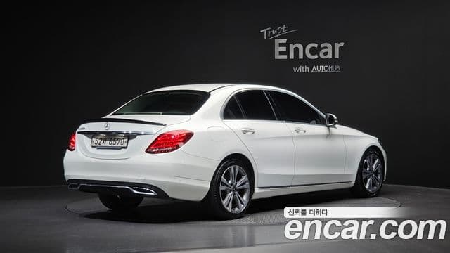 Mercedes-Benz C-Class 2018 — Şəkil 23/31