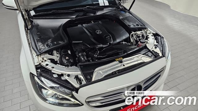 Mercedes-Benz C-Class 2018 — Şəkil 17/31