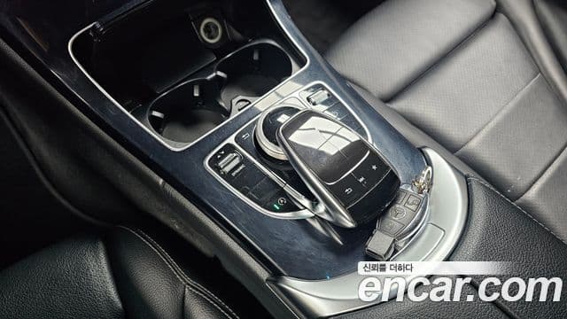 Mercedes-Benz C-Class 2018 — Şəkil 18/31