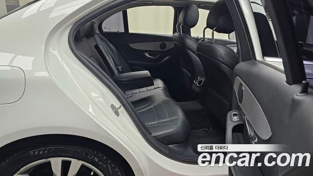 Mercedes-Benz C-Class 2018 — Şəkil 21/31