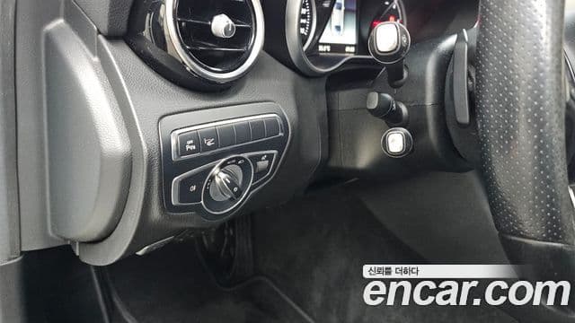 Mercedes-Benz C-Class 2018 — Şəkil 26/31