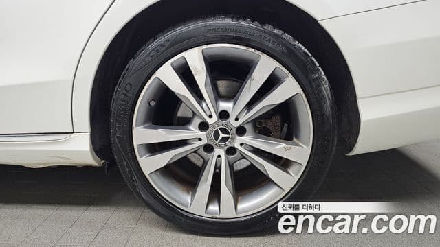 Mercedes-Benz C-Class 2018 — Şəkil 7/31