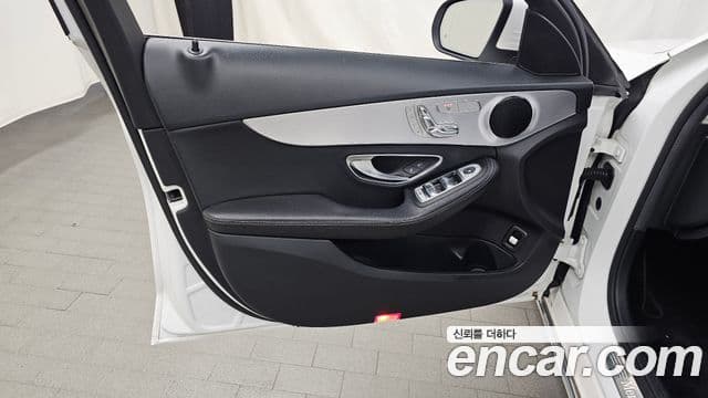 Mercedes-Benz C-Class 2018 — Şəkil 15/31
