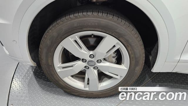 Audi Q5 2020 — ფოტო 5/20