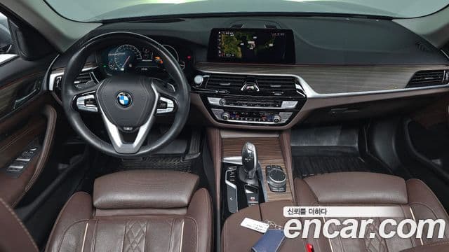 BMW 5 Series 2019 — Фото 10/20
