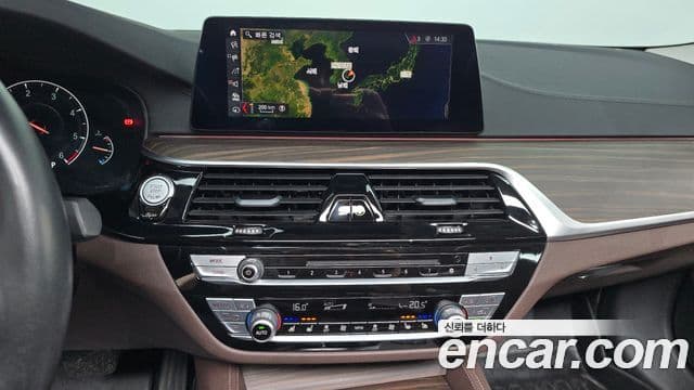BMW 5 Series 2019 — Фото 16/20