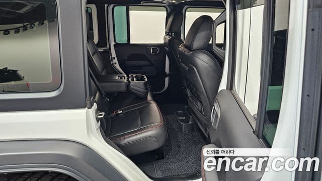 Jeep Wrangler 2023 — ფოტო 11/20