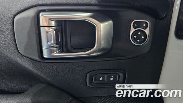 Jeep Wrangler 2023 — ფოტო 16/20