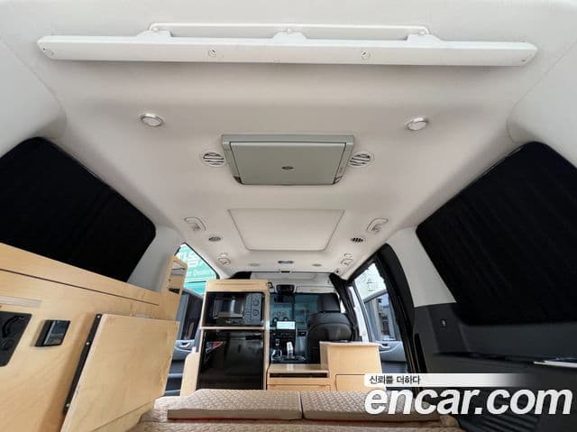 Hyundai Staria 2023 — ფოტო 7/20