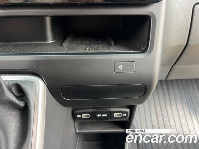 Hyundai Staria 2023 — ფოტო 15/20